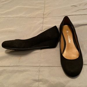 Dirty Laundry (Chinese Laundry) black suede wedge